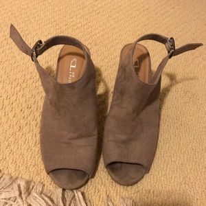 Mauve wedges CL by Laundry